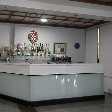 斯维提克里兹酒店 Mastrinka