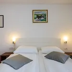 Hotell Sveti Kriz 4*